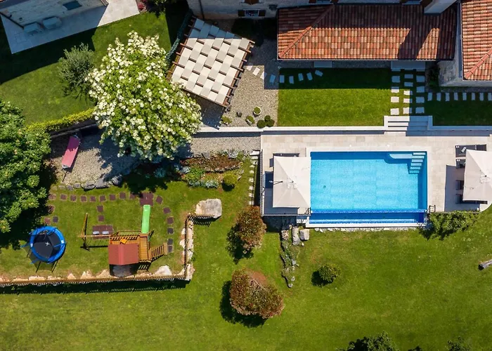 Stara Hiza By Guide Villa Rakovci